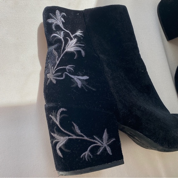 Black Velvet Kenneth Cole ankle boots size 7.5 - Picture 5 of 8